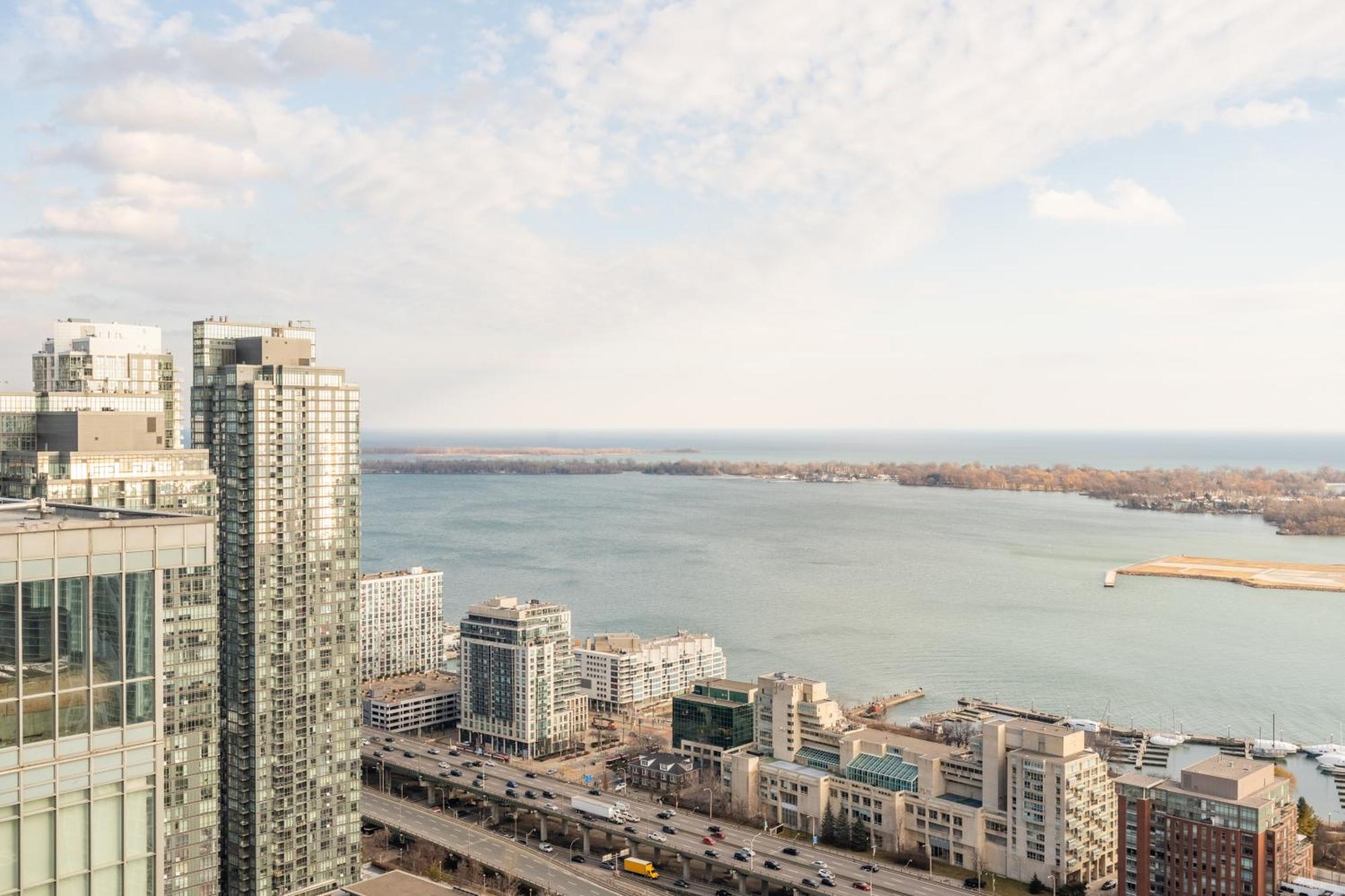 Globalstay Elegant Downtown Apartments Toronto Exterior photo
