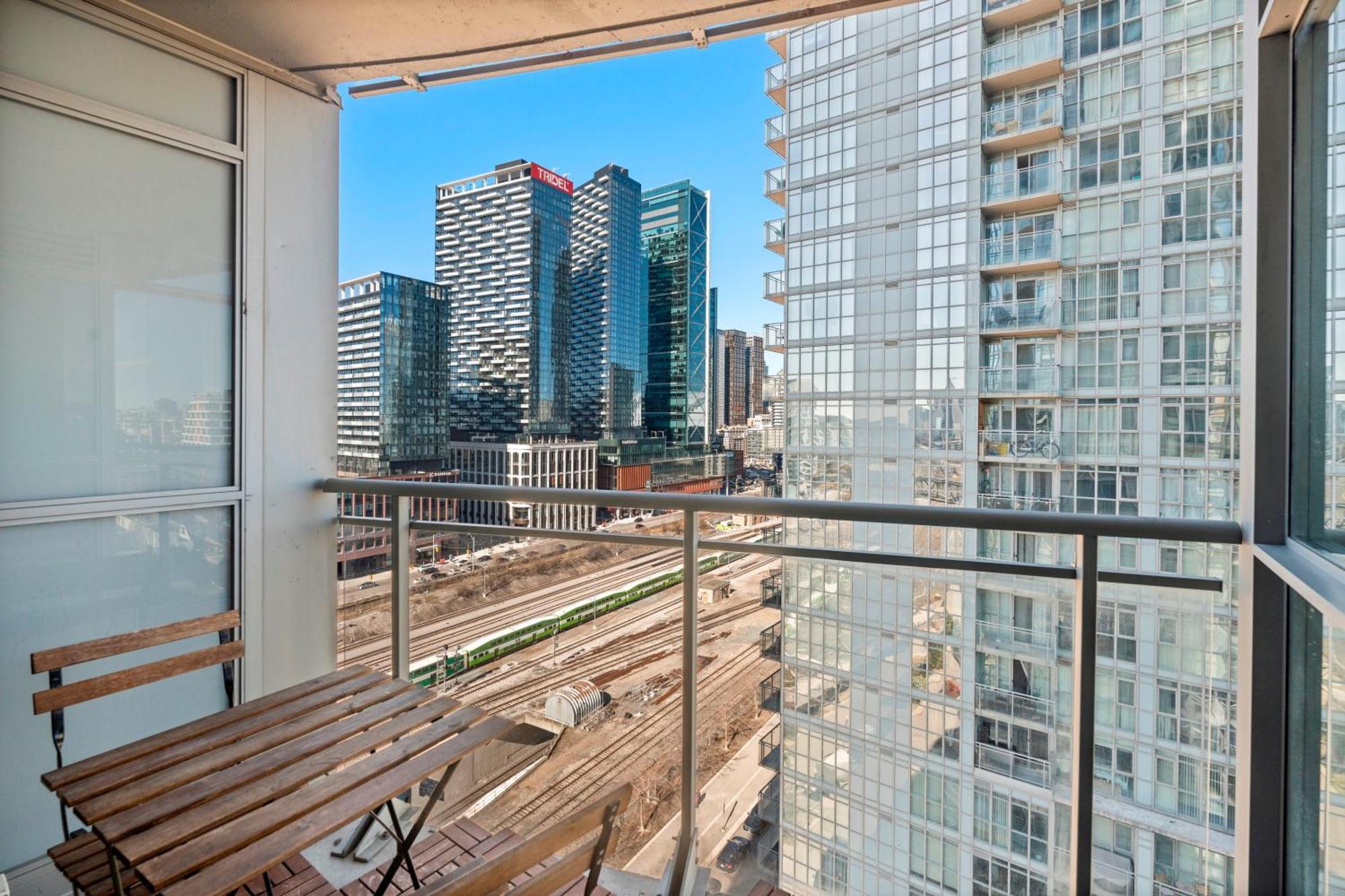 Globalstay Elegant Downtown Apartments Toronto Exterior photo