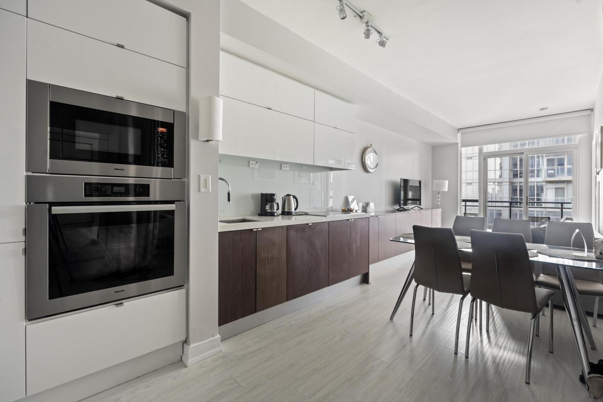Globalstay Elegant Downtown Apartments Toronto Exterior photo