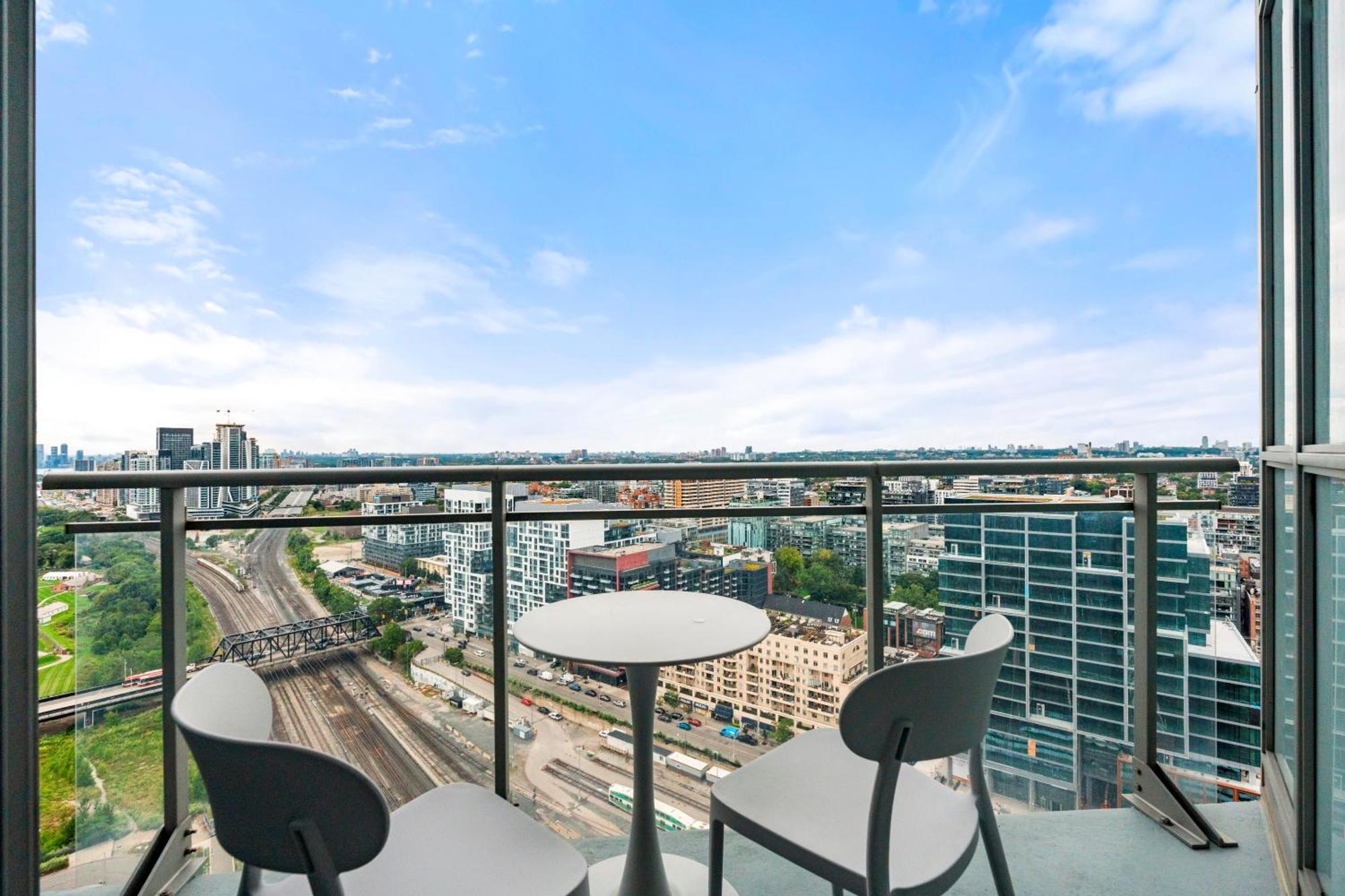 Globalstay Elegant Downtown Apartments Toronto Exterior photo