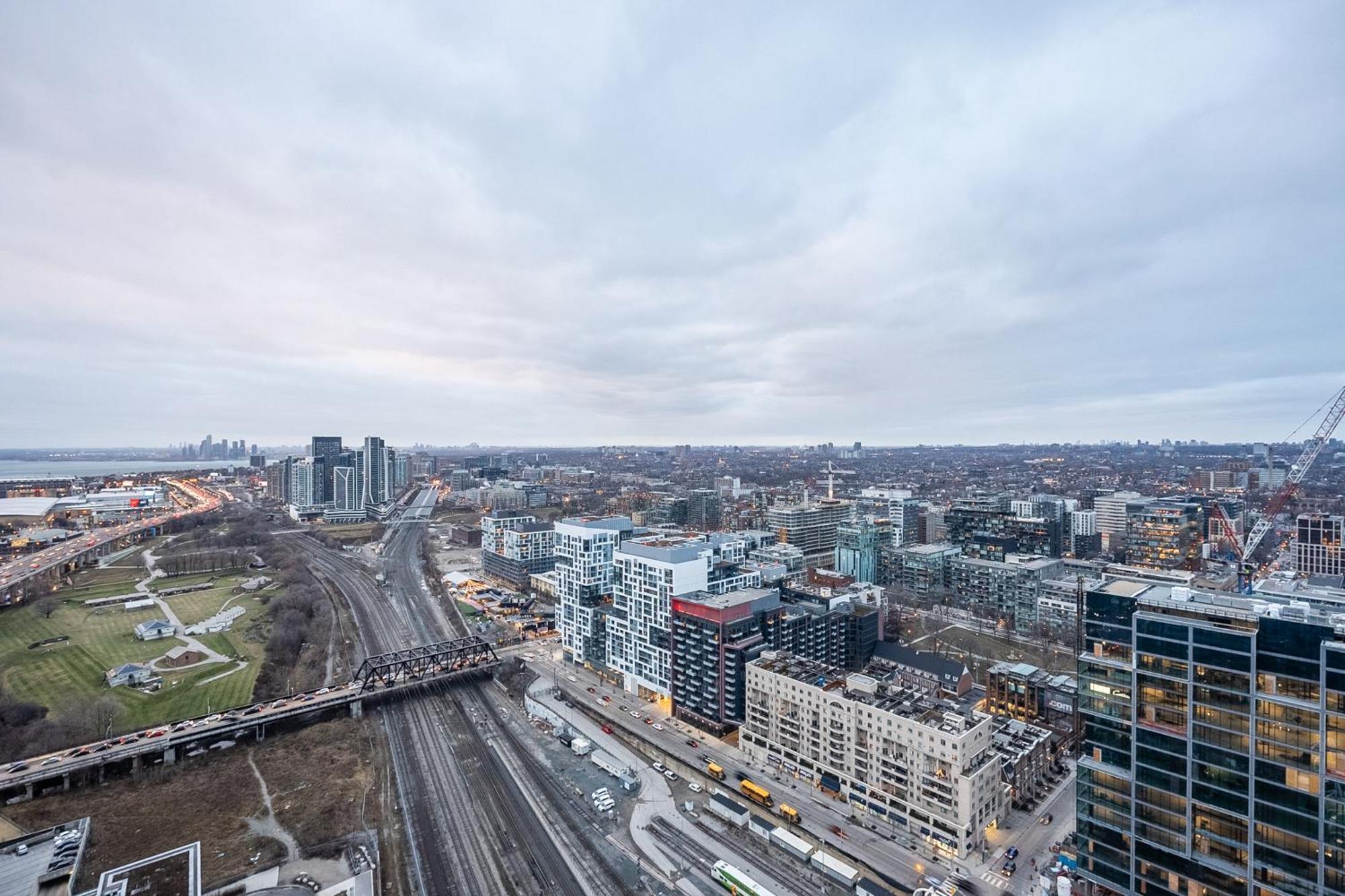 Globalstay Elegant Downtown Apartments Toronto Exterior photo