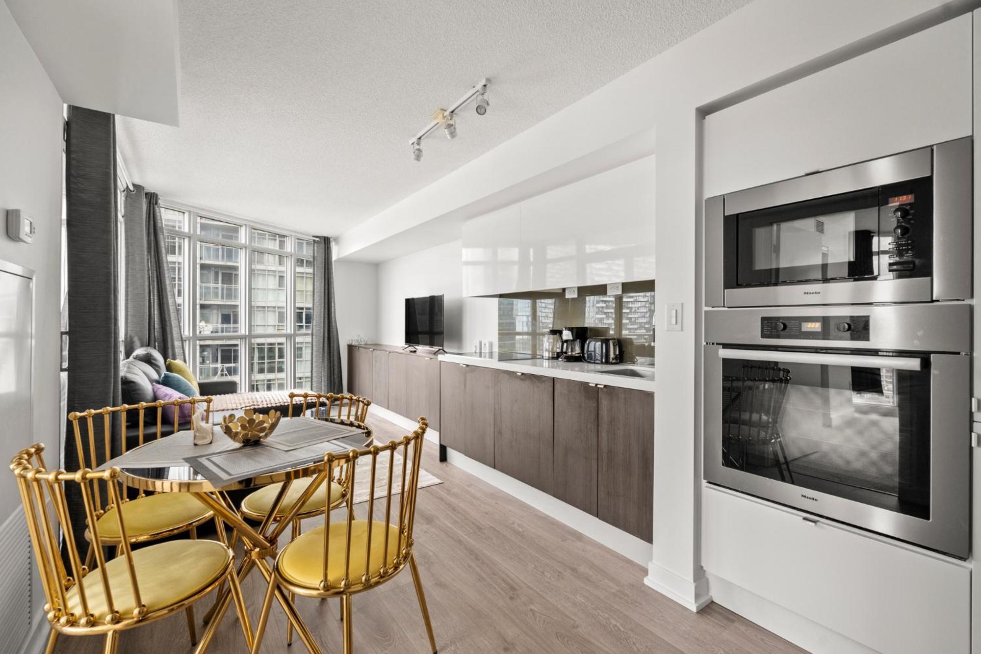 Globalstay Elegant Downtown Apartments Toronto Exterior photo