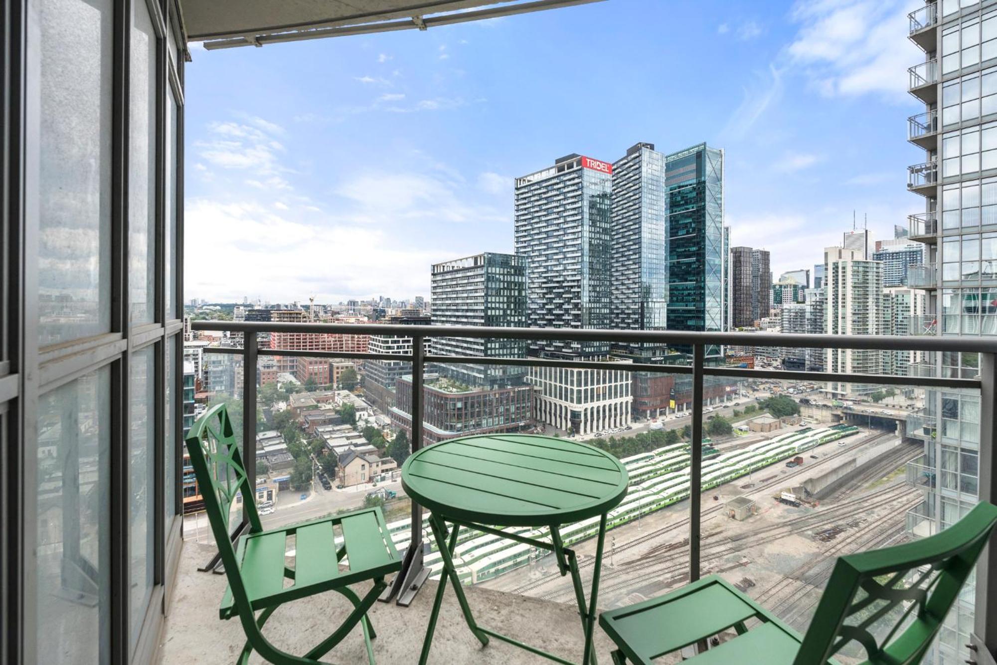 Globalstay Elegant Downtown Apartments Toronto Exterior photo